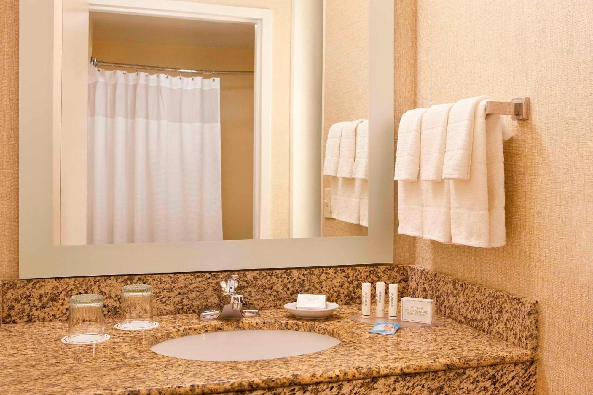 Springhill Suites Boston Пибоди Экстерьер фото